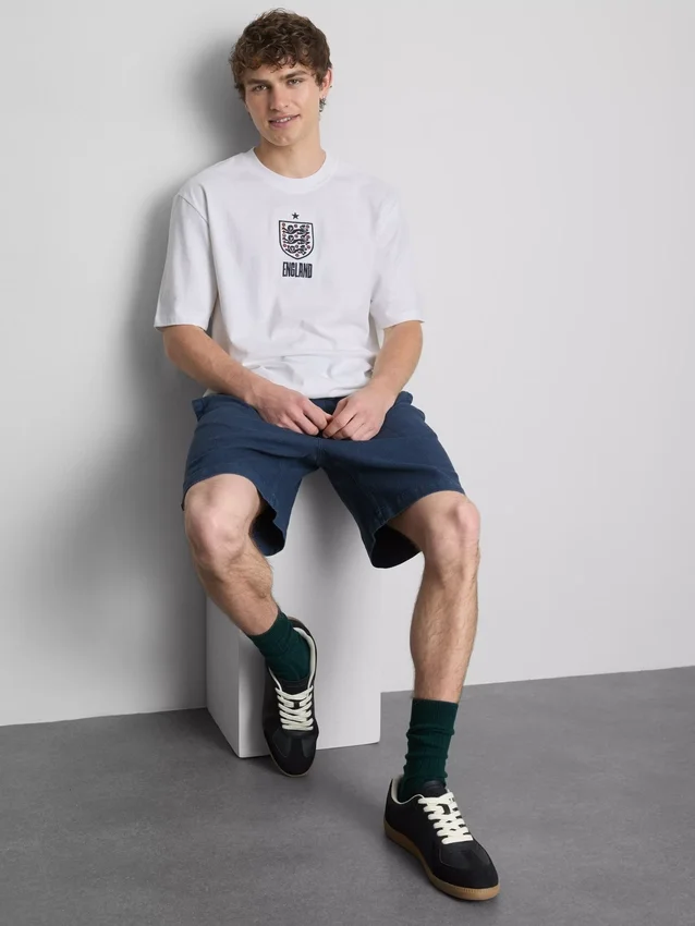 T-shirt med Englands våbenskjold