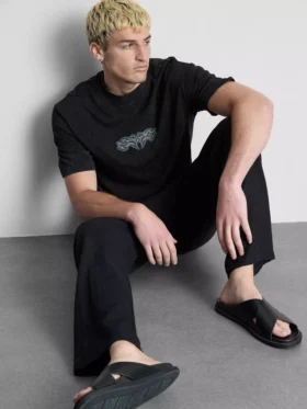 T-shirt med grafisk tryk på ryggen