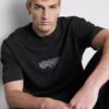 T-shirt med grafisk tryk på ryggen