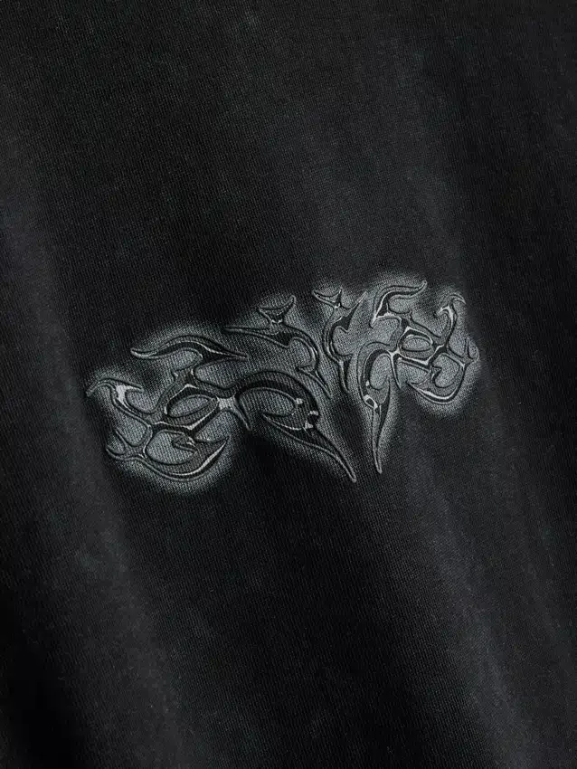 T-shirt med grafisk tryk på ryggen