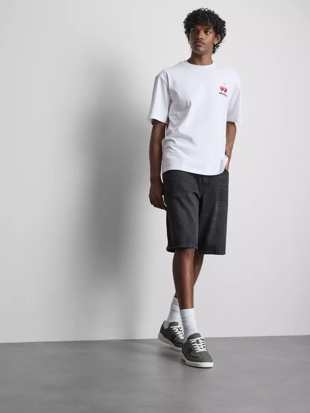 T-shirt med kirsebærmotiv