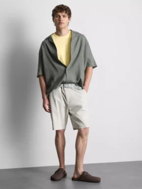 T-shirt med kort ærme i regular fit-stil