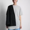 T-shirt med påsyet lomme og lang pasform