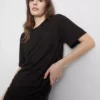 T-shirt med påsyet lomme og lang pasform