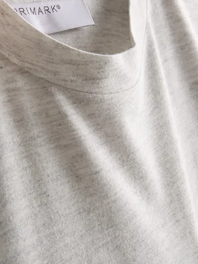 T-shirt med påsyet lomme og lang pasform