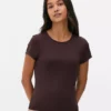 T-shirt med rund hals, der sidder som et ekstra lag hud