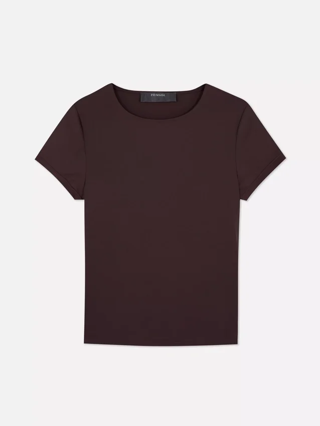 T-shirt med rund hals, der sidder som et ekstra lag hud