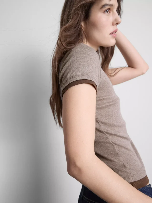 T-shirt med rund hals og dobbelt lag