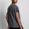 T-shirt med rund halsudskæring og rullede ærmer
