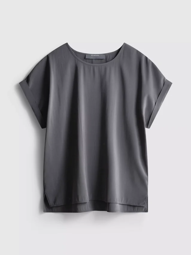 T-shirt med rund halsudskæring og rullede ærmer