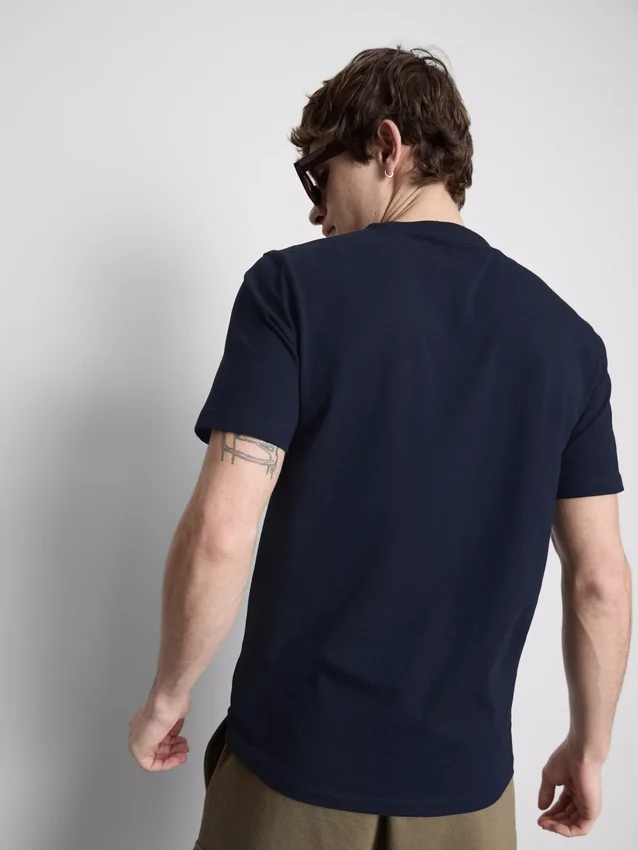 T-shirt med slank pasform