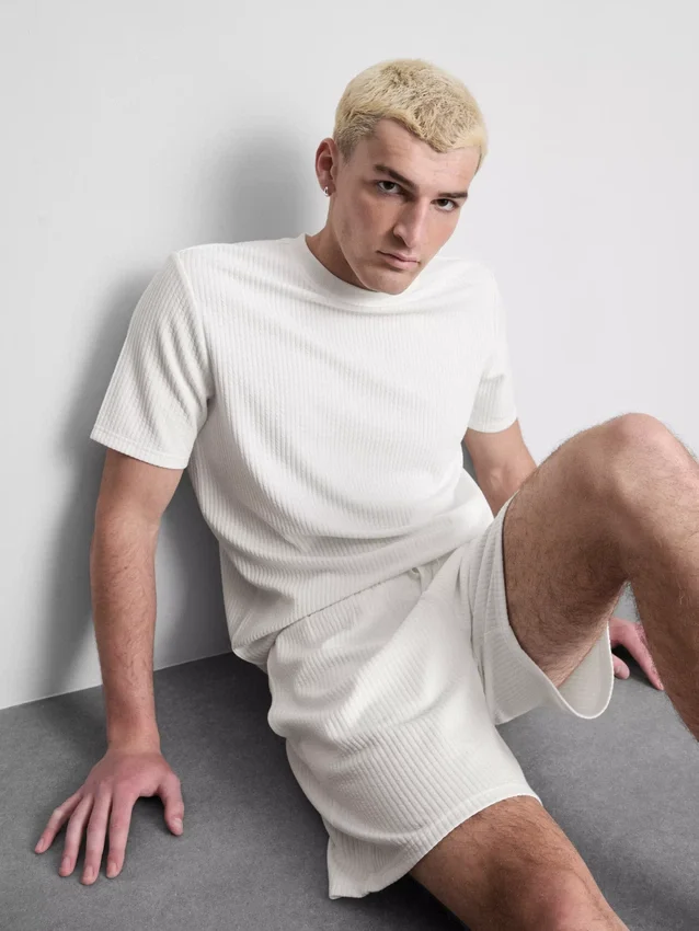 T-shirt med struktur og korte ærmer