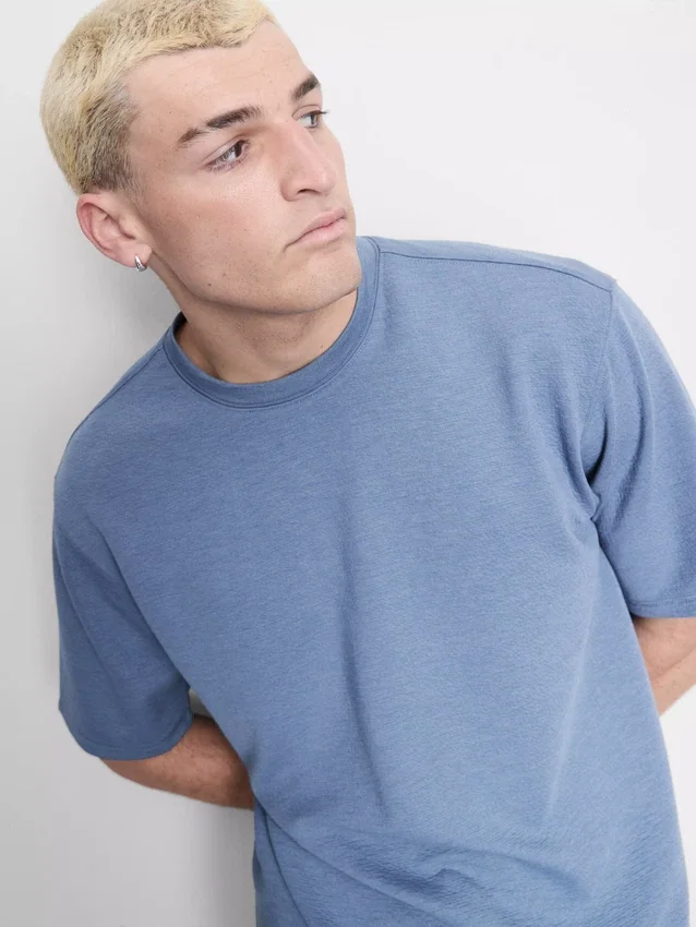 T-shirt med struktur og korte ærmer