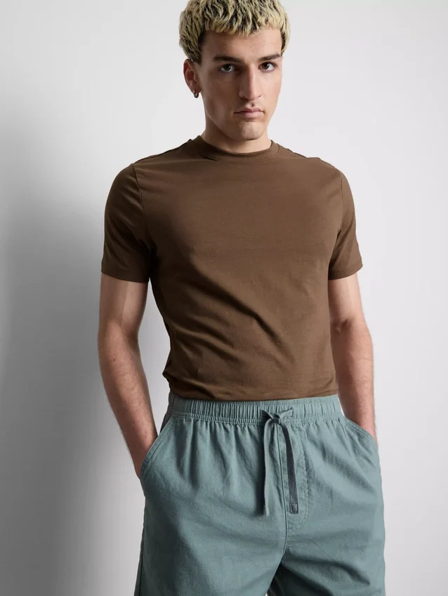 T-shirt med tætsiddende pasform og stretch