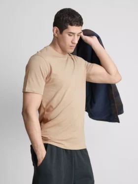 T-shirt med tætsiddende pasform og stretch