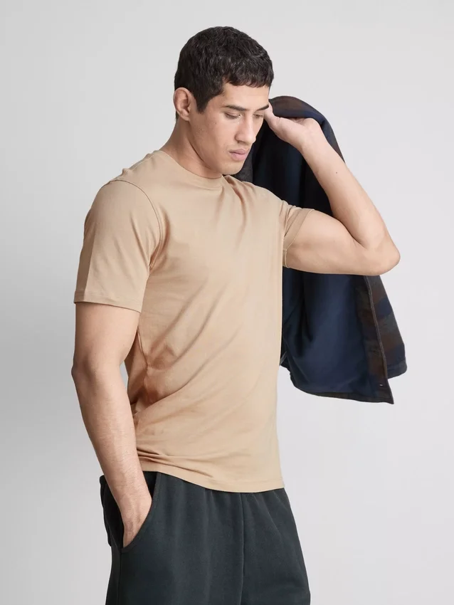 T-shirt med tætsiddende pasform og stretch