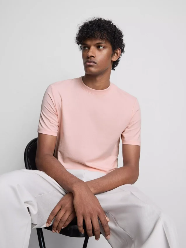 T-shirt med tætsiddende pasform og stretch