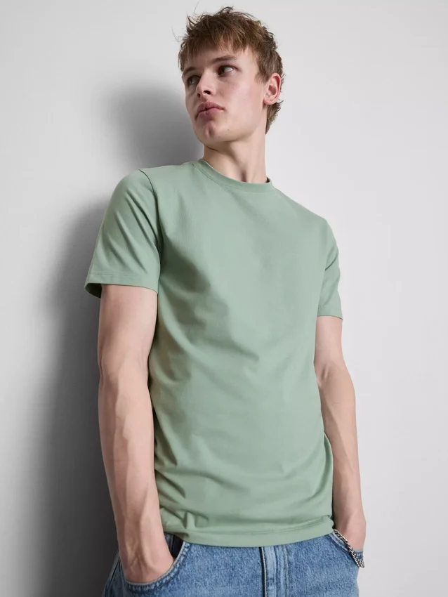 T-shirt med tætsiddende pasform og stretch
