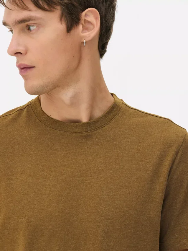 T-shirt med tætsiddende pasform og stretch