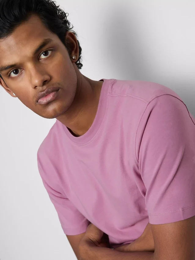 T-shirt med tætsiddende pasform og stretch
