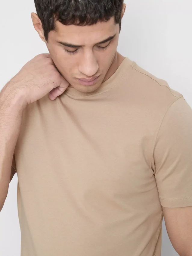 T-shirt med tætsiddende pasform og stretch