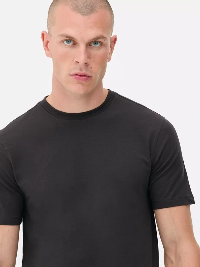 T-shirt med tætsiddende pasform og stretch