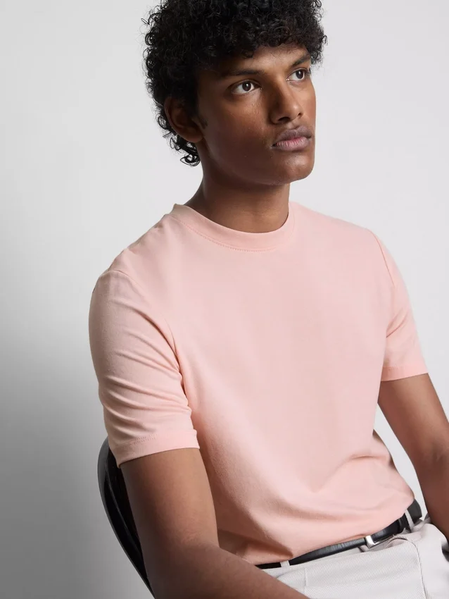 T-shirt med tætsiddende pasform og stretch