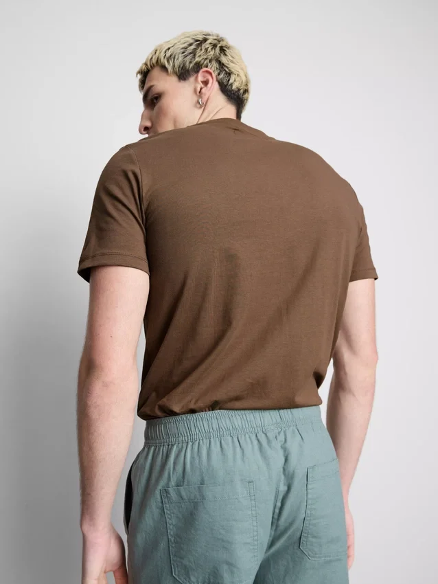 T-shirt med tætsiddende pasform og stretch