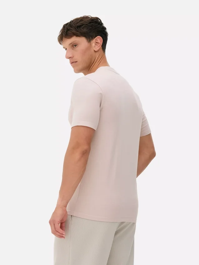 T-shirt med tætsiddende pasform og stretch