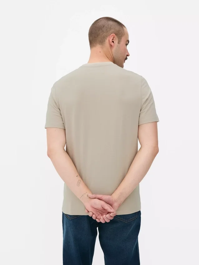 T-shirt med tætsiddende pasform og stretch