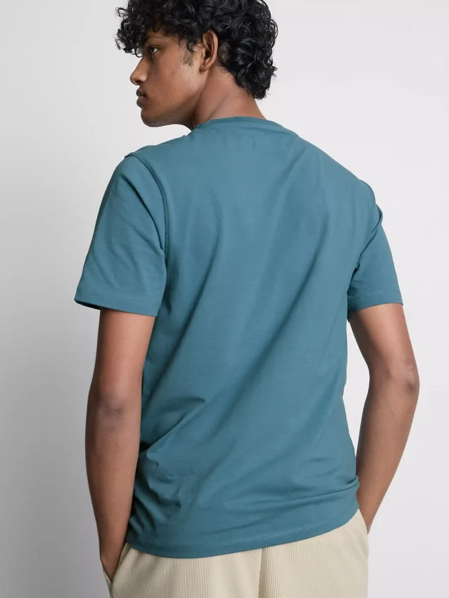 T-shirt med tætsiddende pasform og stretch