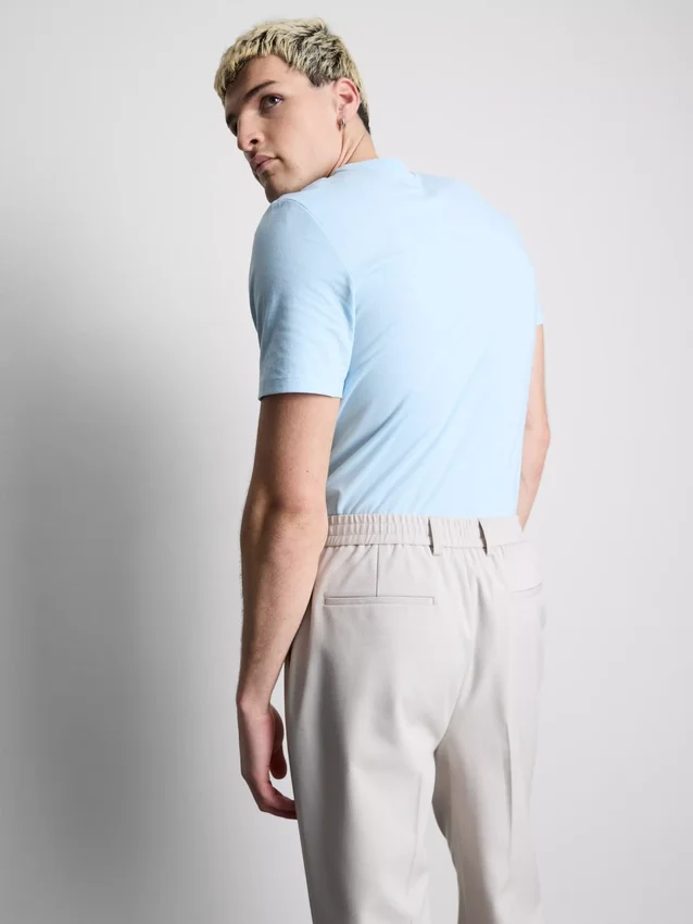 T-shirt med tætsiddende pasform og stretch