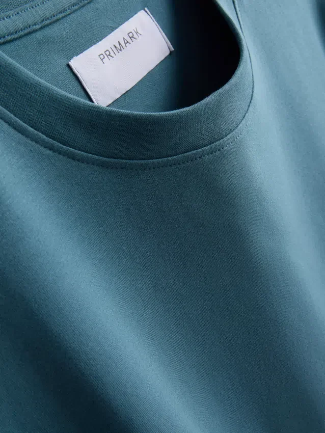 T-shirt med tætsiddende pasform og stretch