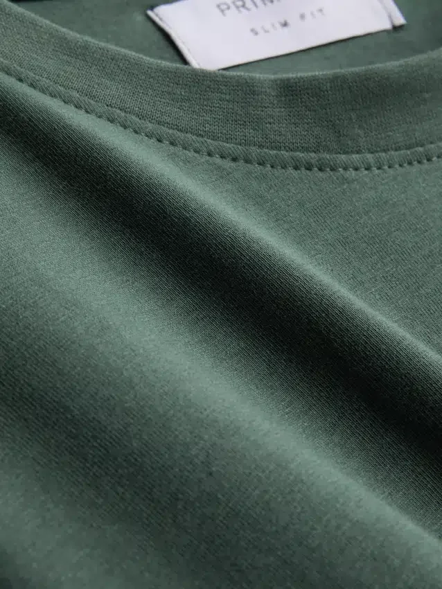 T-shirt med tætsiddende pasform og stretch