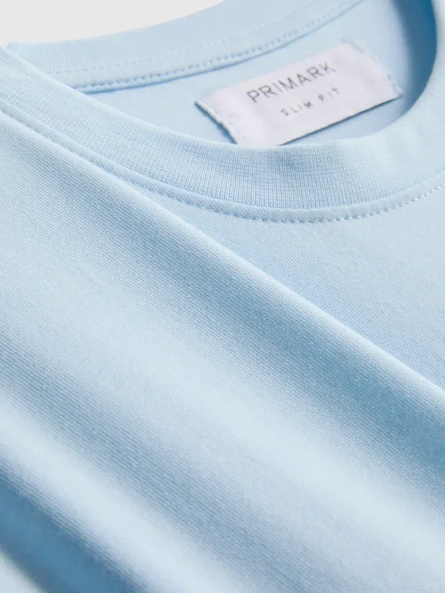 T-shirt med tætsiddende pasform og stretch