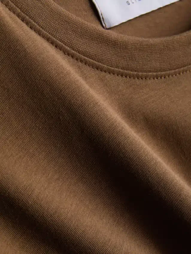 T-shirt med tætsiddende pasform og stretch