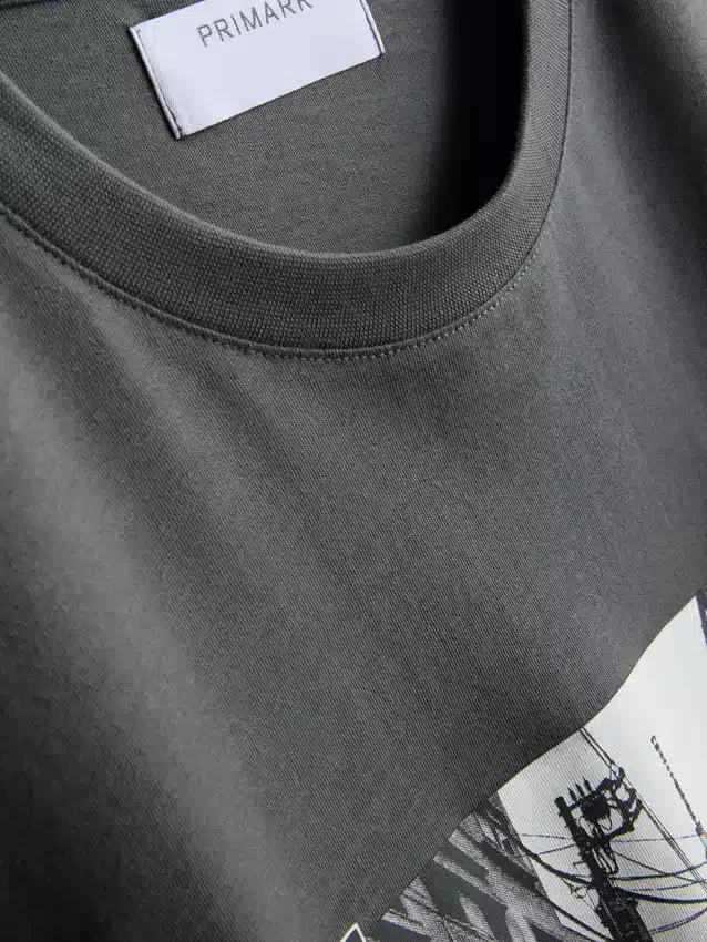 T-shirt med Tokyo-gade-grafik