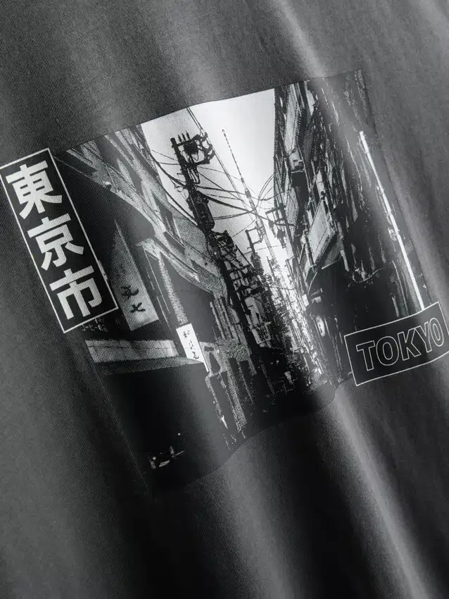 T-shirt med Tokyo-gade-grafik