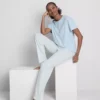 T-shirt og pyjamasser med stribet underdel