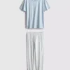 T-shirt og pyjamasser med stribet underdel
