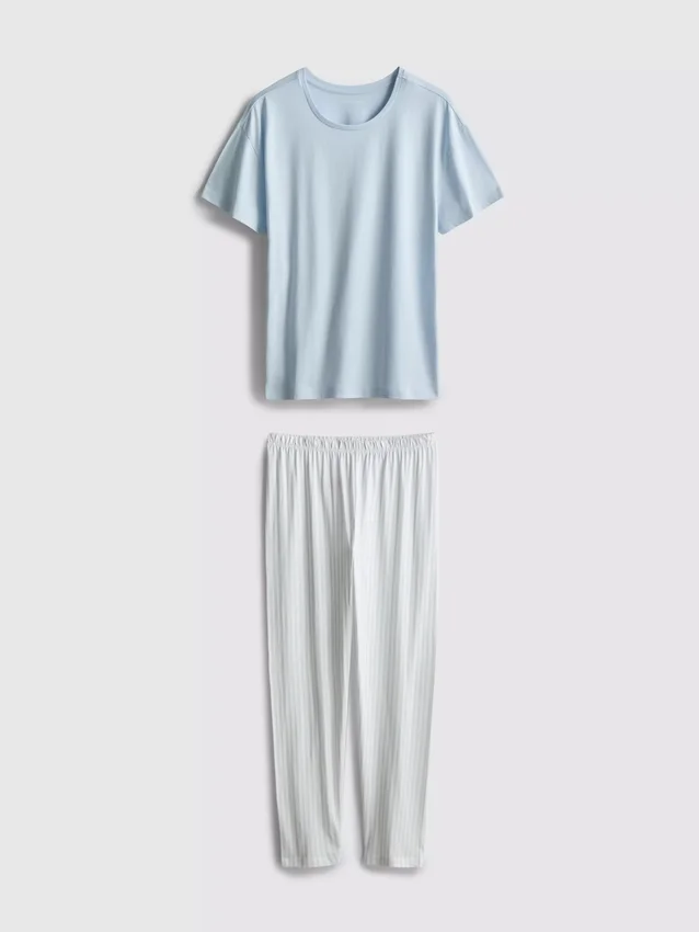 T-shirt og pyjamasser med stribet underdel