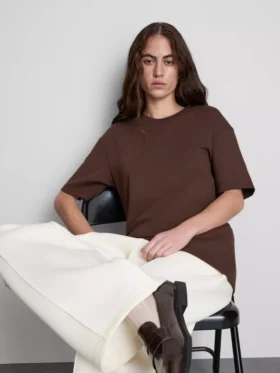 Tætsiddende T-shirt i kraftigt stof