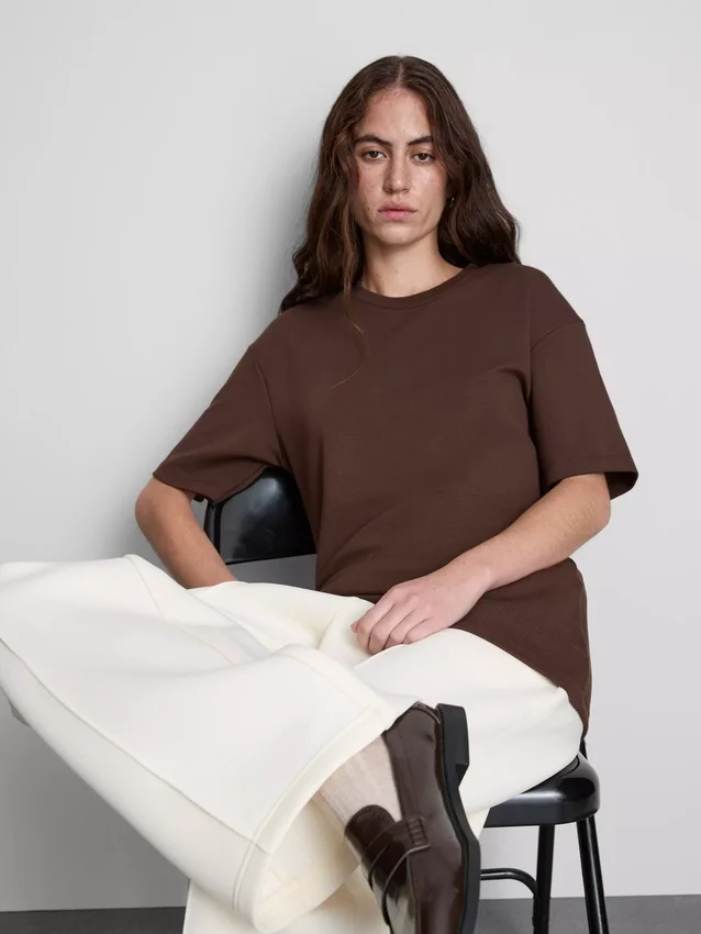 Tætsiddende T-shirt i kraftigt stof