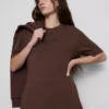 Tætsiddende T-shirt i kraftigt stof