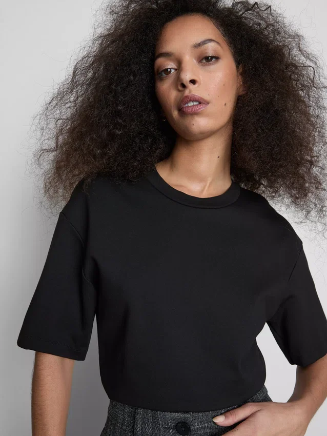 Tætsiddende T-shirt i kraftigt stof