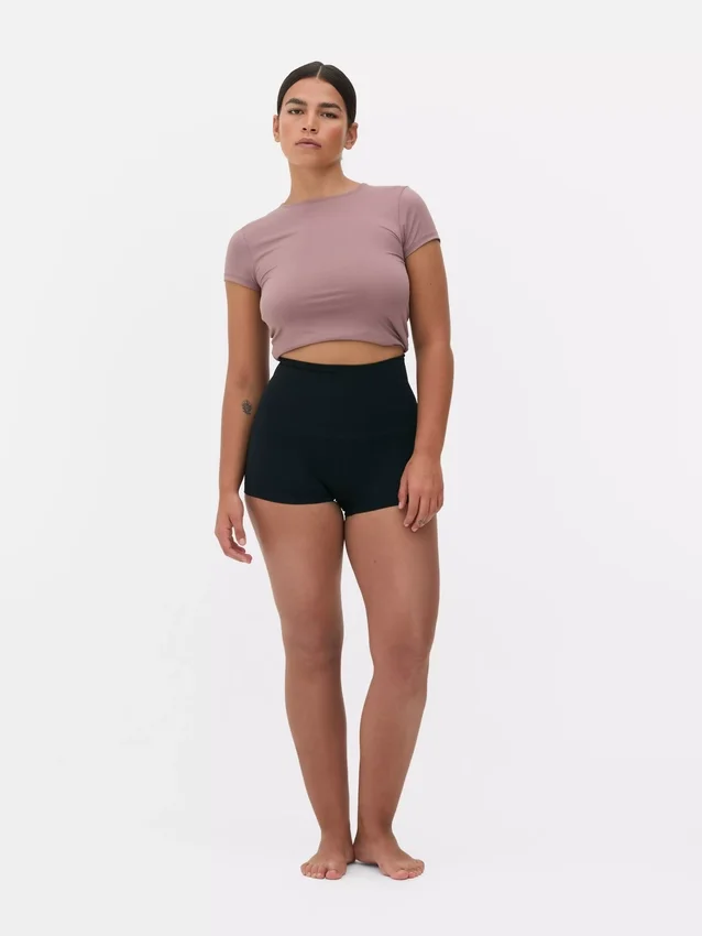 Taljeformende shorts