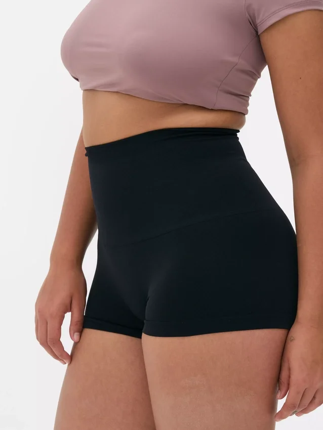Taljeformende shorts