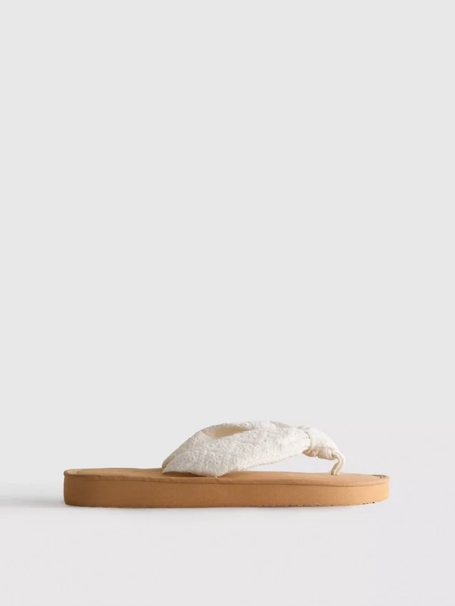 Tanga-sandaler med knude-detalje