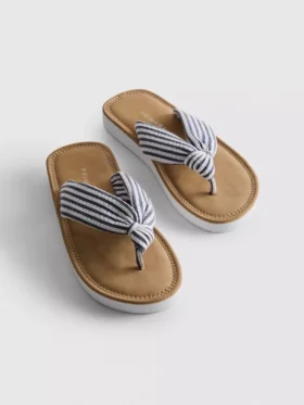 Tanga-sandaler med knude-detalje