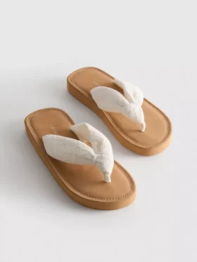 Tanga-sandaler med knude-detalje